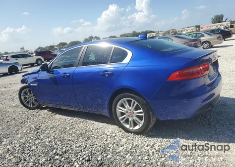 2018 Jaguar Xe Premium z USA, uszkodzony, nr VIN SAJAD4FX6JCP25317